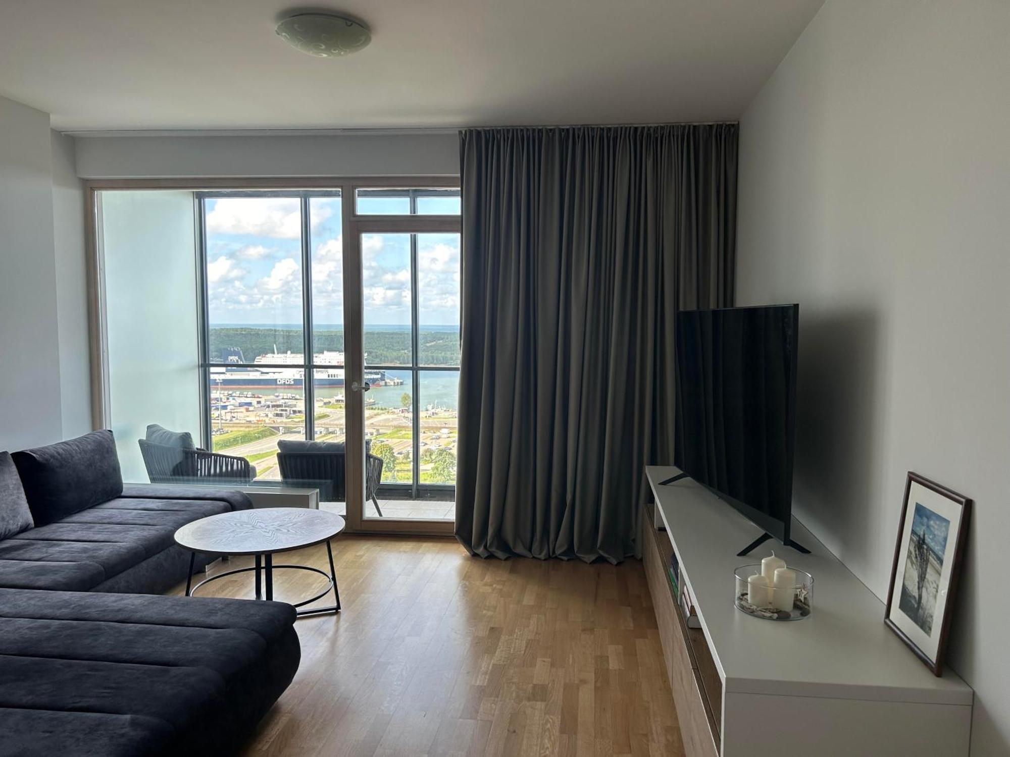 21 Fl An With A Sea View
